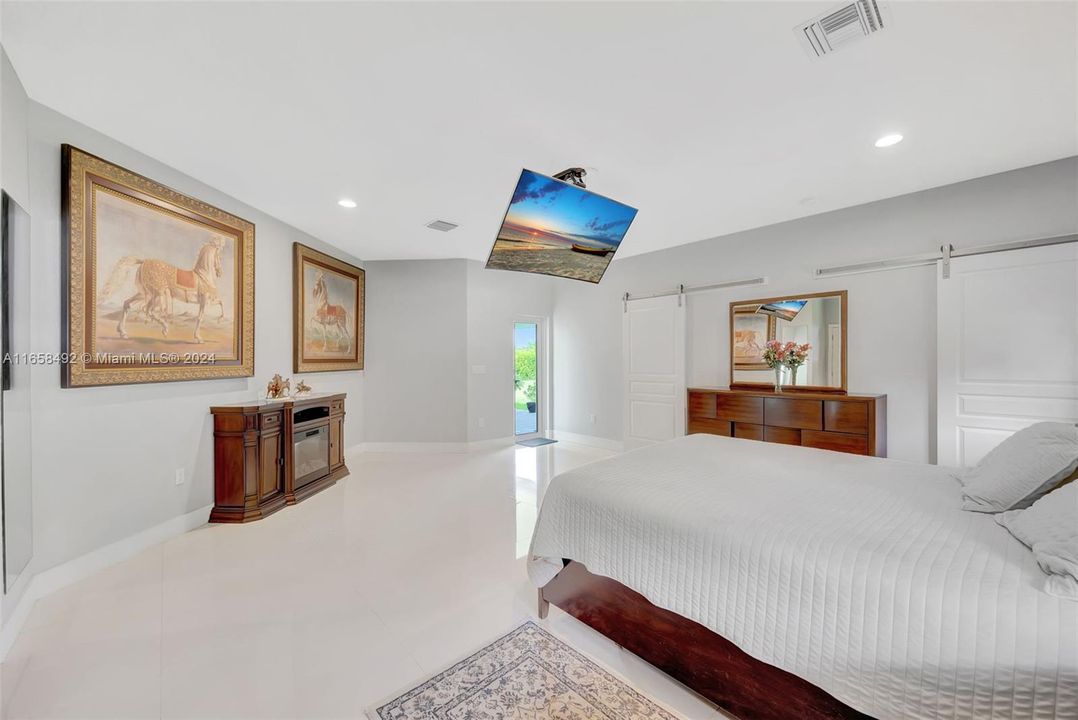 Recently Rented: $5,000 (4 beds, 3 baths, 2158 Square Feet)