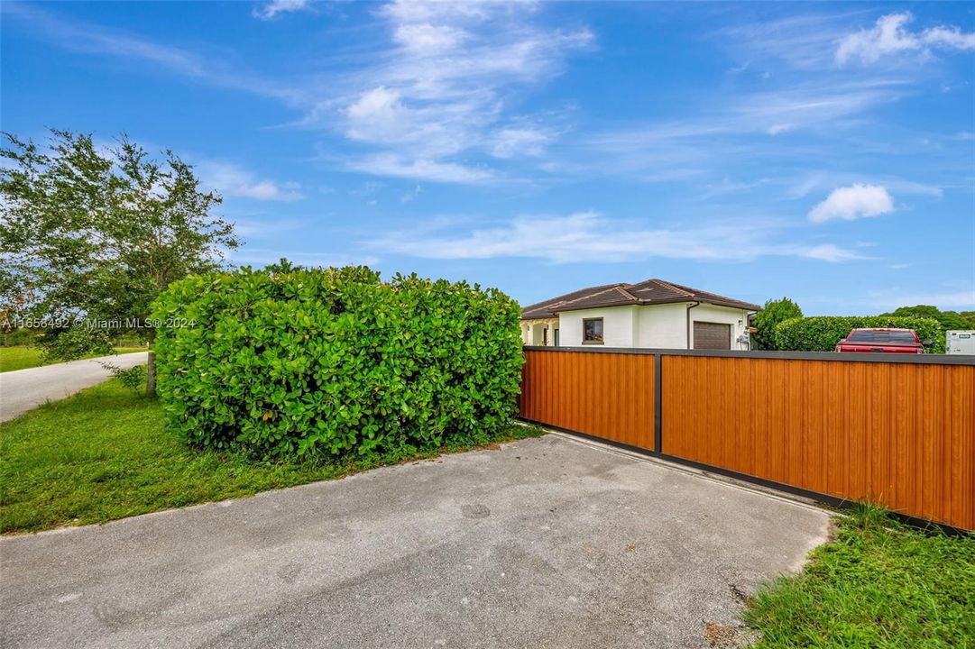 Recently Rented: $5,000 (4 beds, 3 baths, 2158 Square Feet)