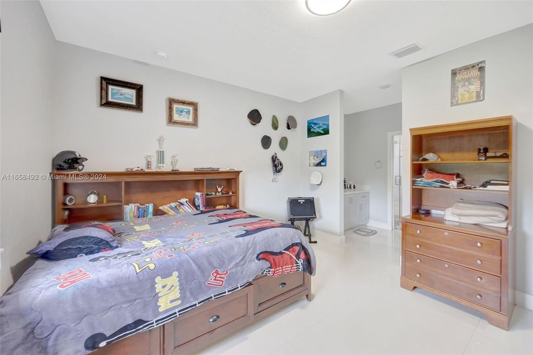 Recently Rented: $5,000 (4 beds, 3 baths, 2158 Square Feet)