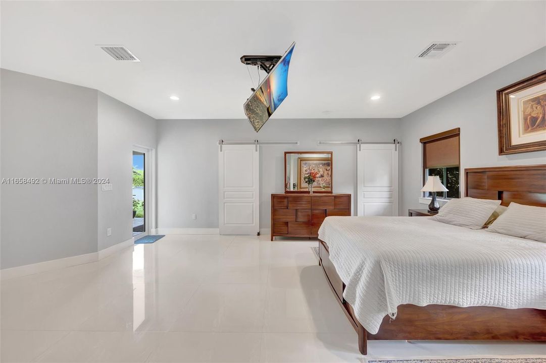 Recently Rented: $5,000 (4 beds, 3 baths, 2158 Square Feet)