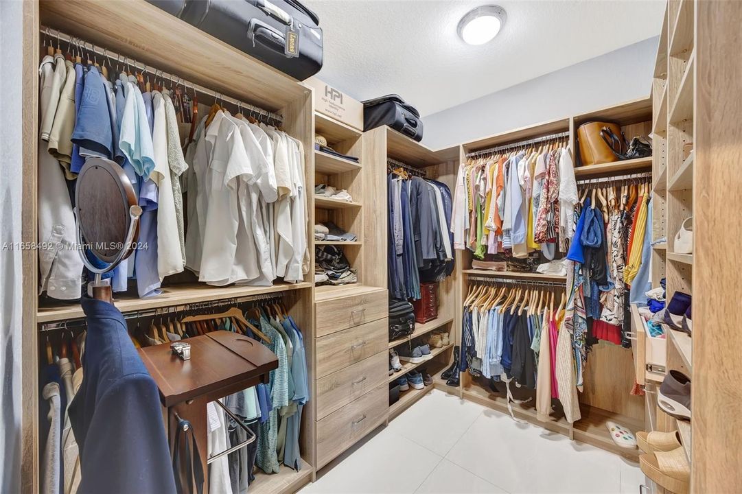 Recently Rented: $5,000 (4 beds, 3 baths, 2158 Square Feet)