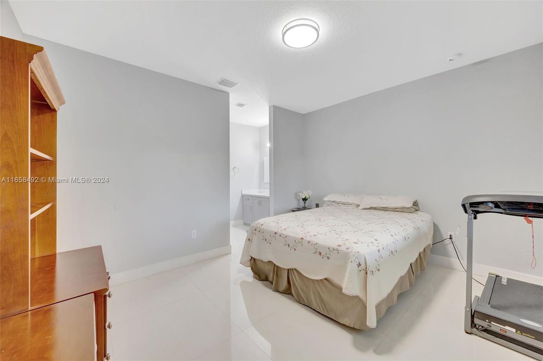 Recently Rented: $5,000 (4 beds, 3 baths, 2158 Square Feet)