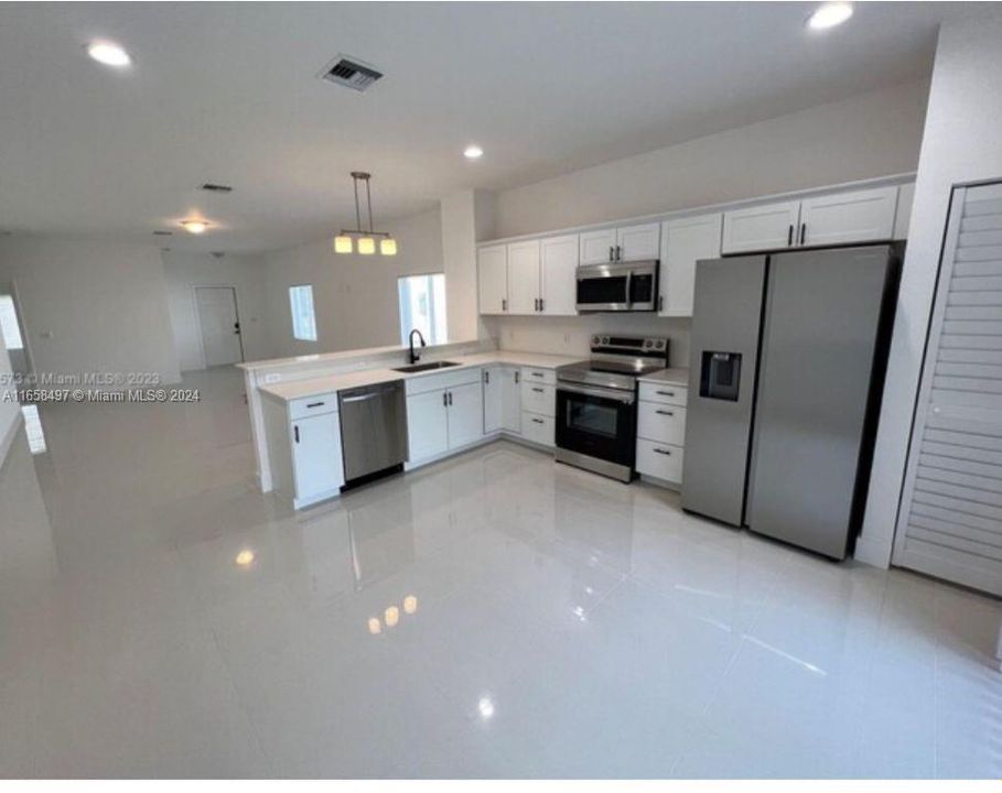 For Rent: $4,000 (3 beds, 2 baths, 1496 Square Feet)