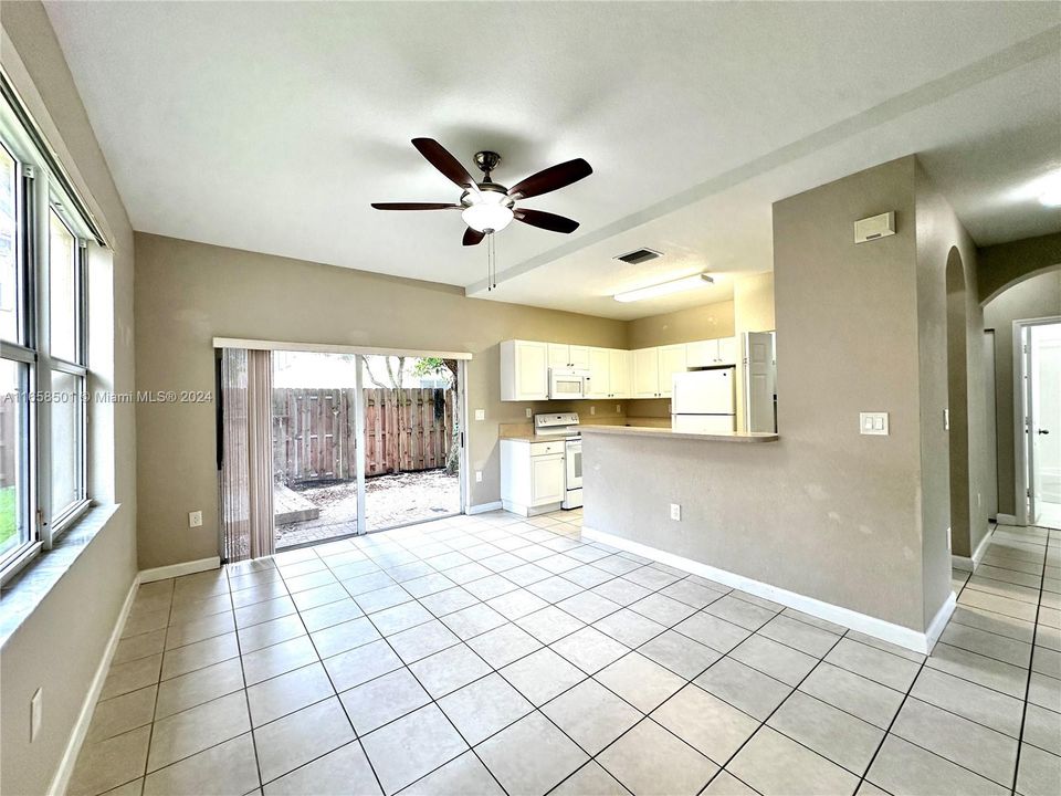 For Rent: $2,350 (3 beds, 3 baths, 1234 Square Feet)