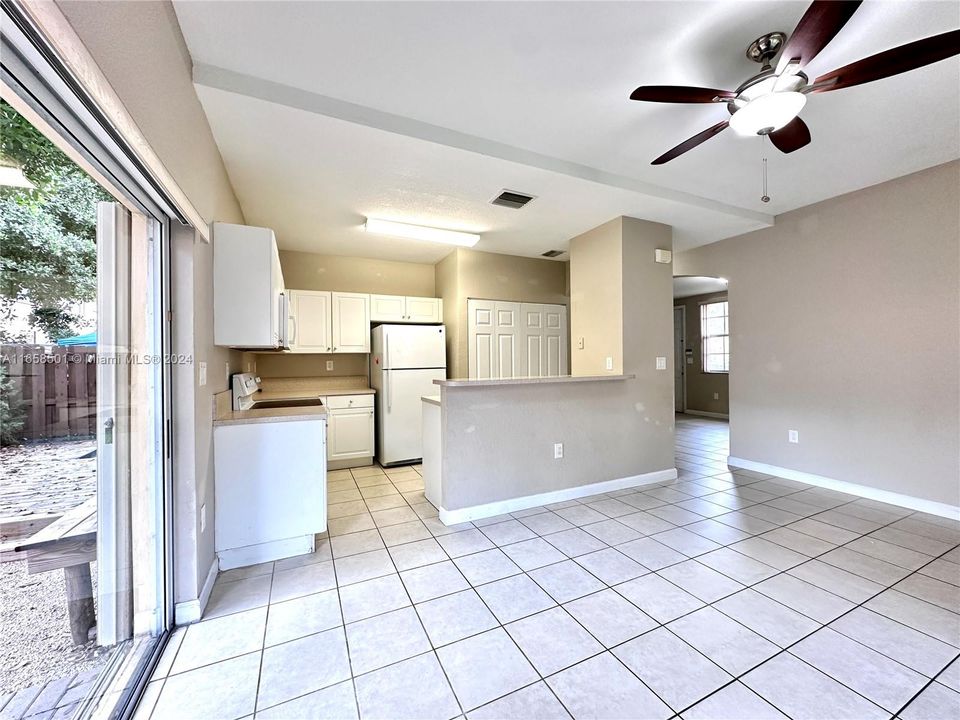 For Rent: $2,350 (3 beds, 3 baths, 1234 Square Feet)