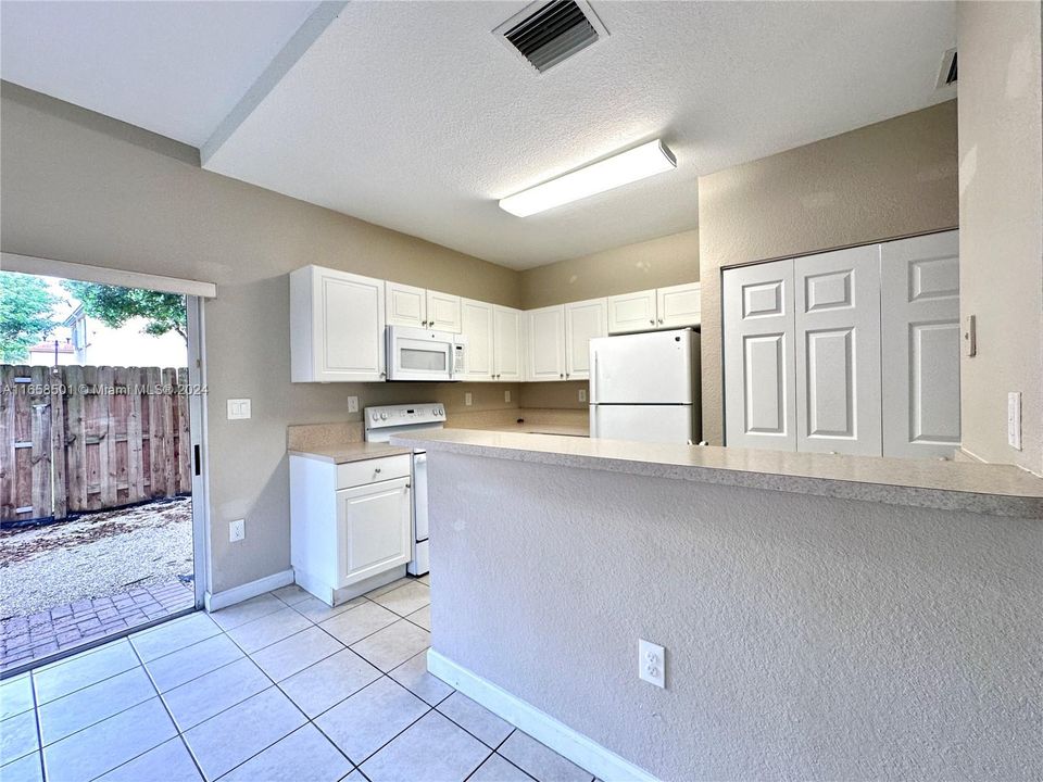 For Rent: $2,350 (3 beds, 3 baths, 1234 Square Feet)