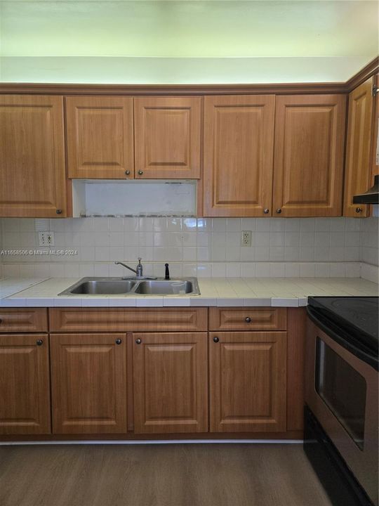 For Rent: $1,950 (2 beds, 1 baths, 12617 Square Feet)