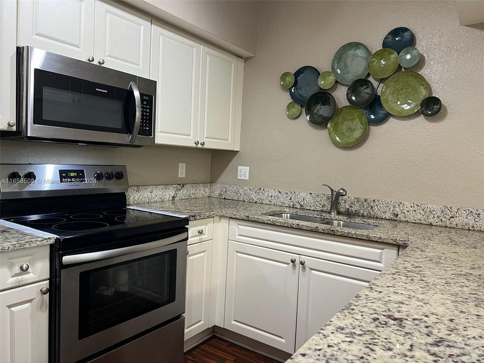 For Rent: $2,500 (2 beds, 2 baths, 1203 Square Feet)