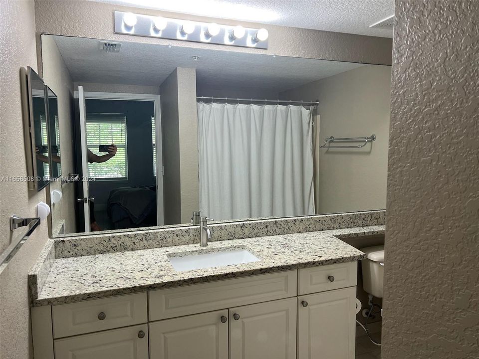 For Rent: $2,500 (2 beds, 2 baths, 1203 Square Feet)