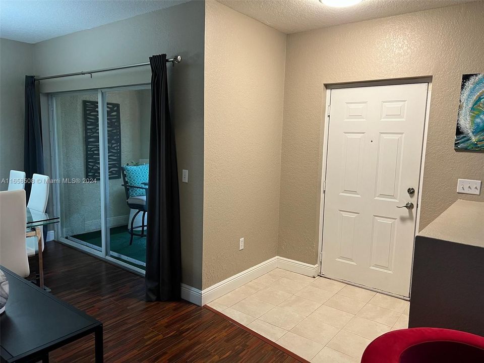 For Rent: $2,500 (2 beds, 2 baths, 1203 Square Feet)