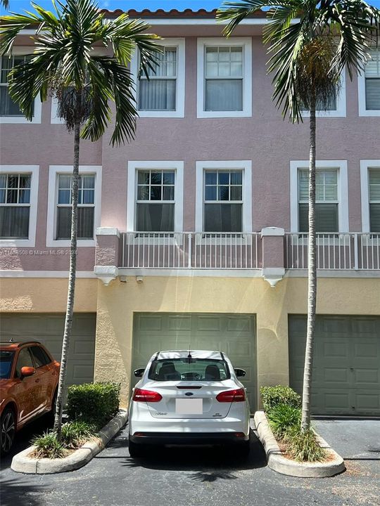 For Rent: $2,500 (2 beds, 2 baths, 1203 Square Feet)