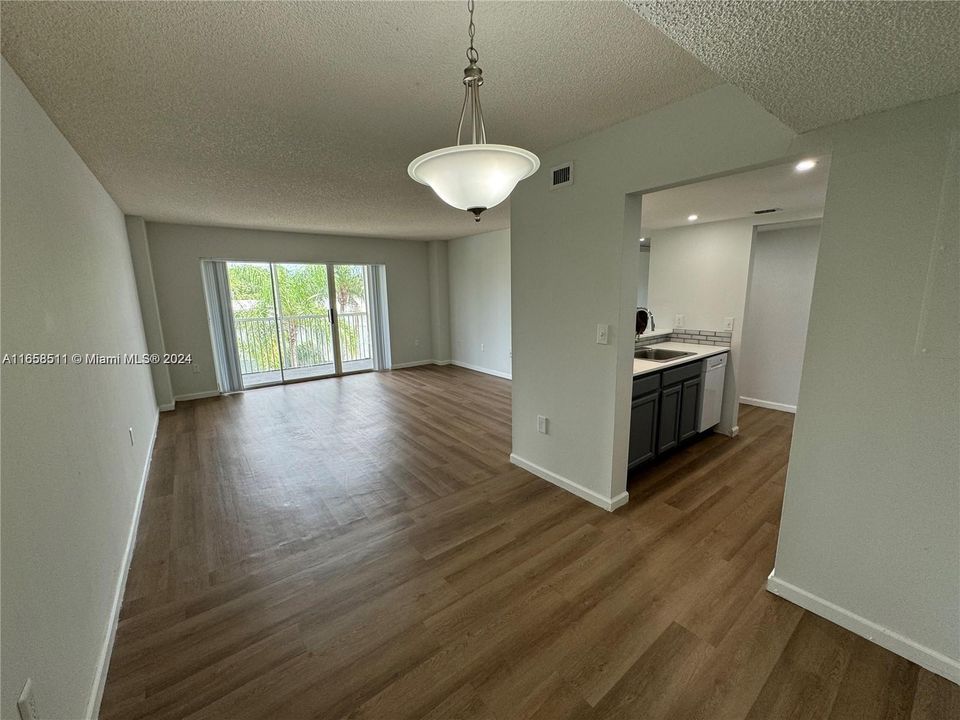 For Rent: $1,750 (1 beds, 1 baths, 800 Square Feet)