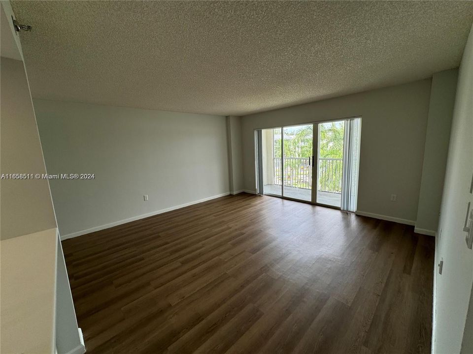 For Rent: $1,750 (1 beds, 1 baths, 800 Square Feet)