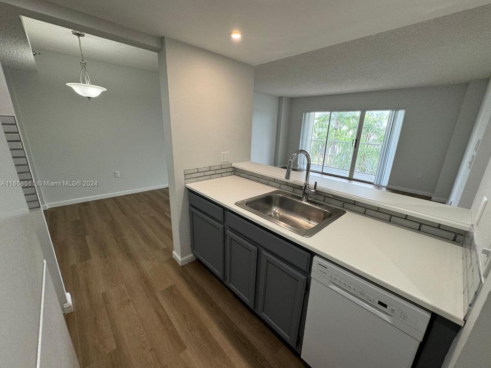 For Rent: $1,750 (1 beds, 1 baths, 800 Square Feet)