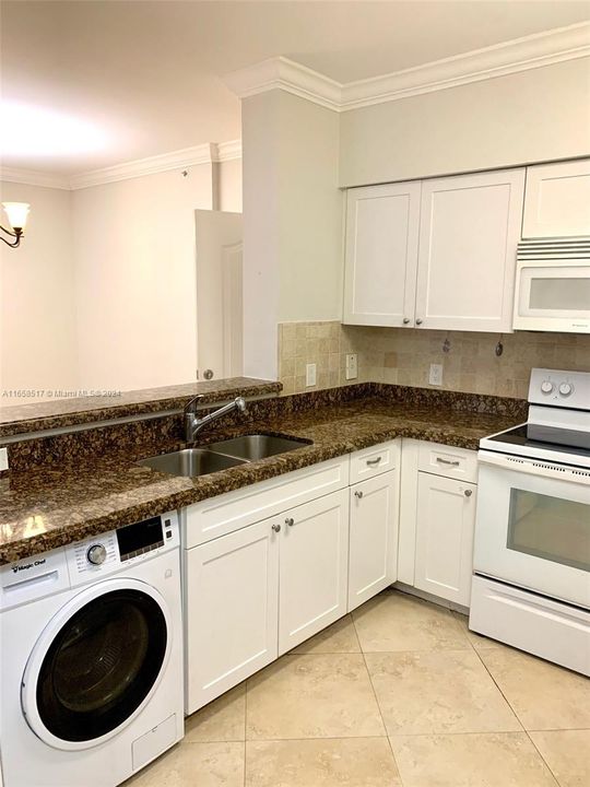 For Rent: $2,700 (2 beds, 2 baths, 864 Square Feet)