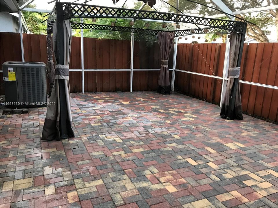 Recently Sold: $489,900 (3 beds, 2 baths, 1794 Square Feet)