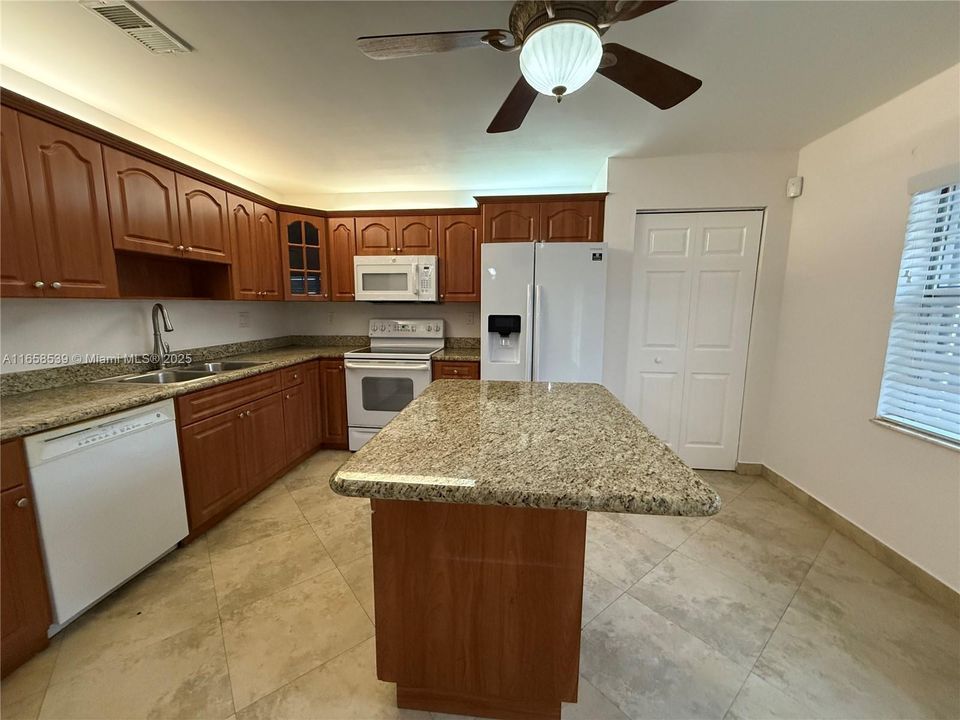 Recently Sold: $489,900 (3 beds, 2 baths, 1794 Square Feet)