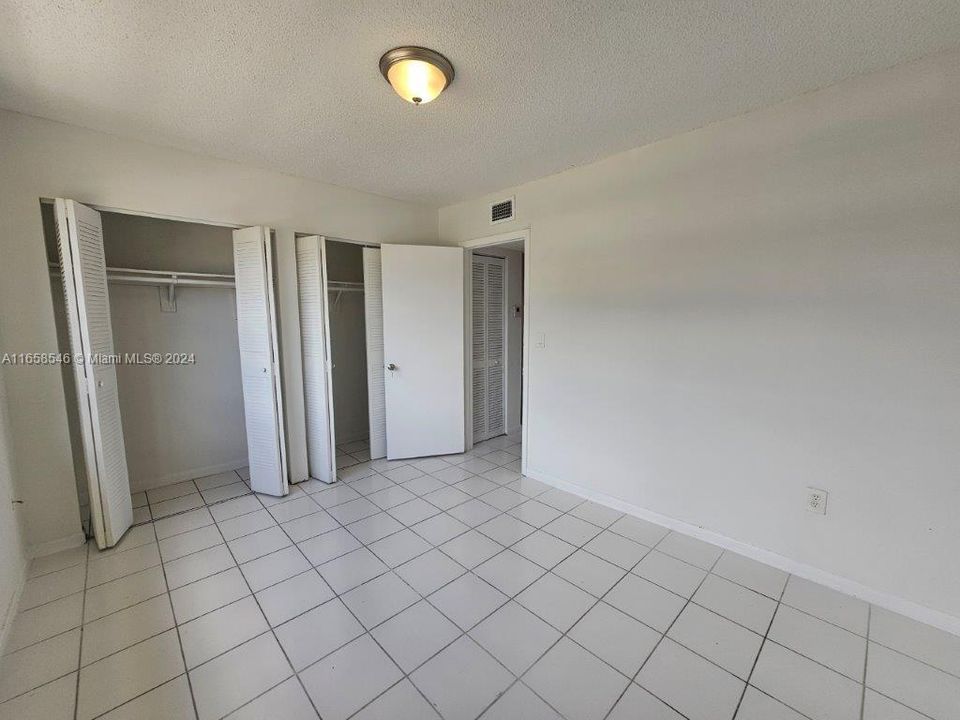 For Rent: $2,400 (2 beds, 1 baths, 806 Square Feet)