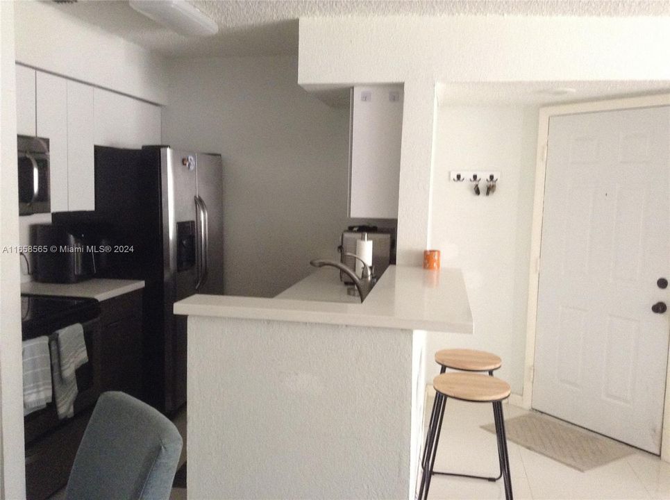 For Rent: $1,950 (1 beds, 1 baths, 805 Square Feet)