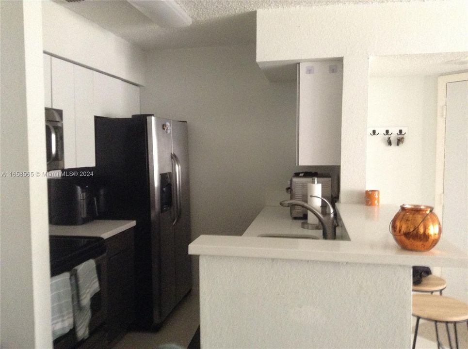 For Rent: $1,950 (1 beds, 1 baths, 805 Square Feet)