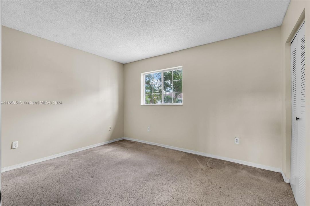 For Sale: $345,000 (2 beds, 2 baths, 987 Square Feet)