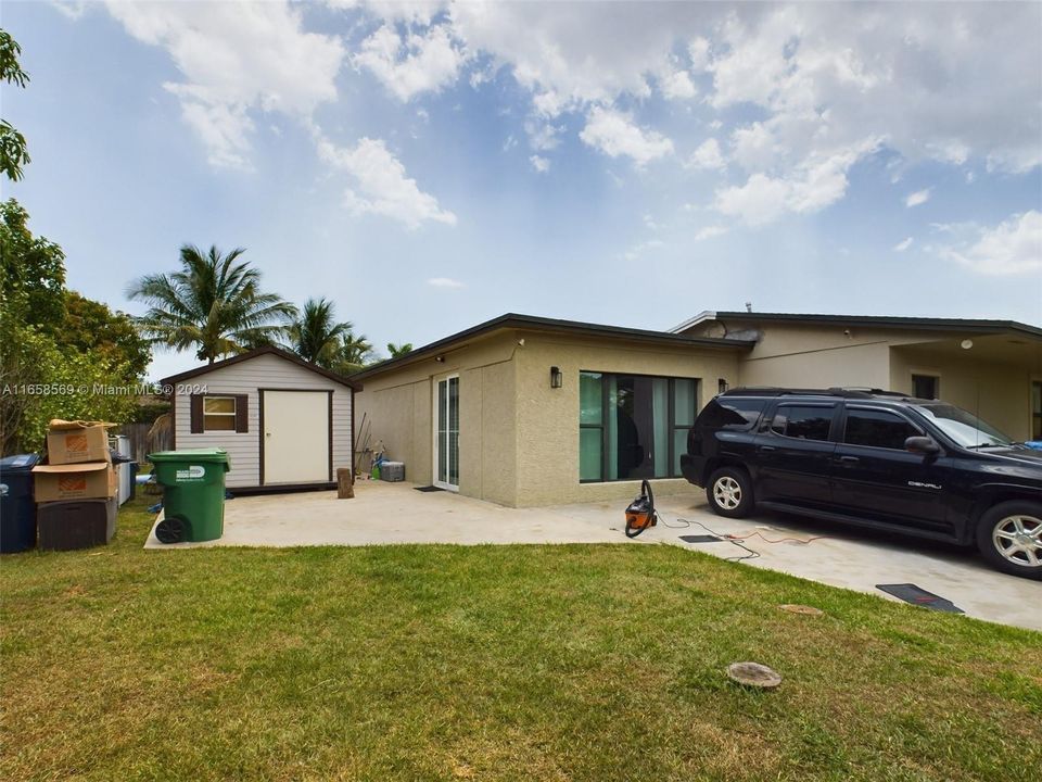 For Sale: $699,900 (4 beds, 2 baths, 1242 Square Feet)