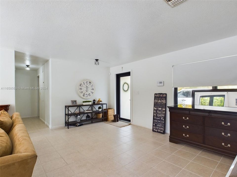 For Sale: $699,900 (4 beds, 2 baths, 1242 Square Feet)