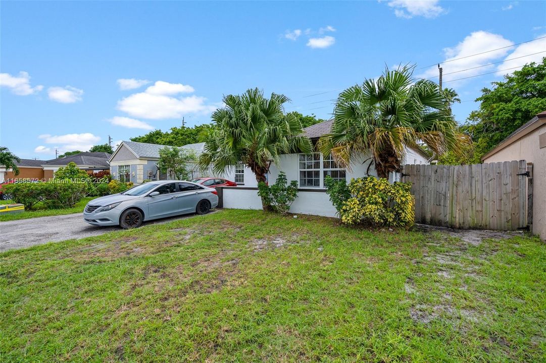 For Sale: $520,000 (4 beds, 2 baths, 1425 Square Feet)