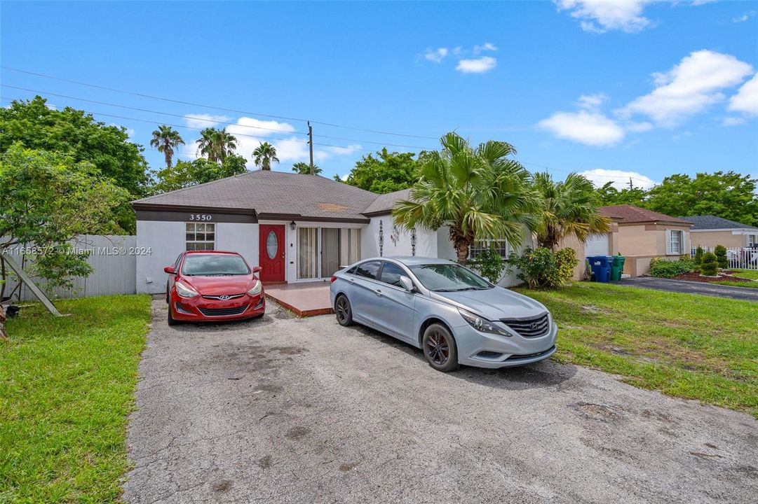 For Sale: $520,000 (4 beds, 2 baths, 1425 Square Feet)