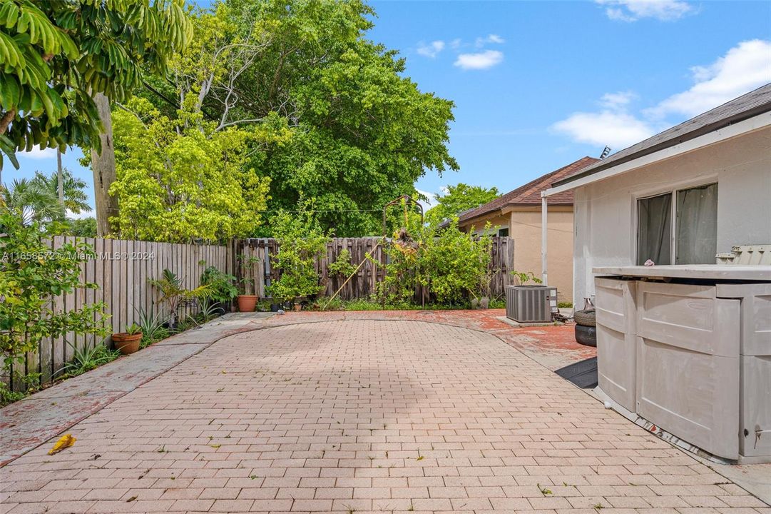 For Sale: $520,000 (4 beds, 2 baths, 1425 Square Feet)