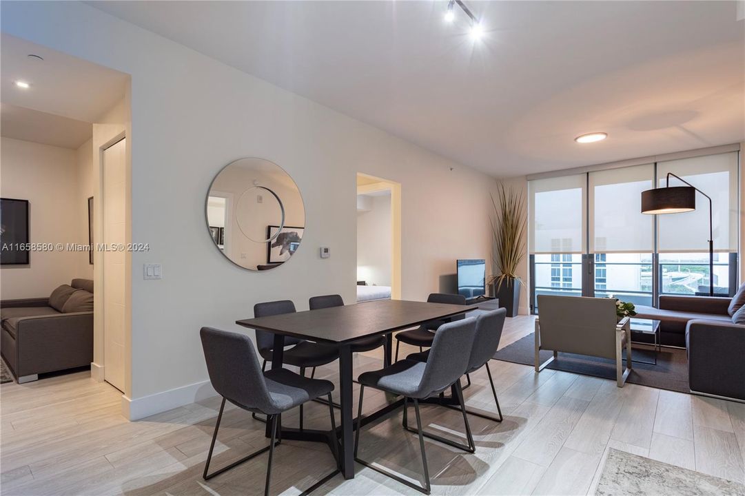 For Sale: $699,000 (2 beds, 2 baths, 1100 Square Feet)