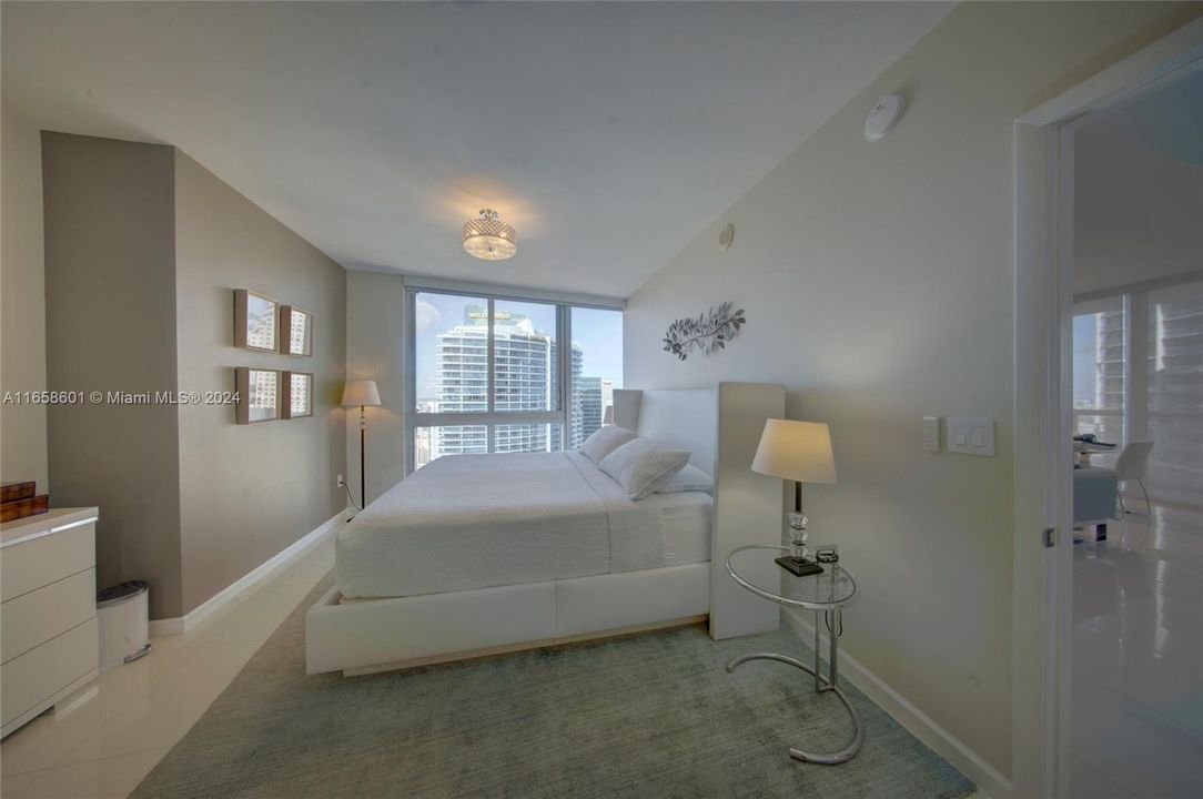 For Sale: $1,350,000 (2 beds, 2 baths, 1386 Square Feet)