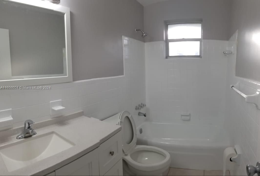 For Rent: $2,350 (2 beds, 2 baths, 1115 Square Feet)