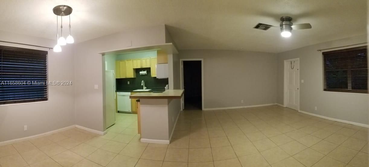 For Rent: $2,350 (2 beds, 2 baths, 1115 Square Feet)