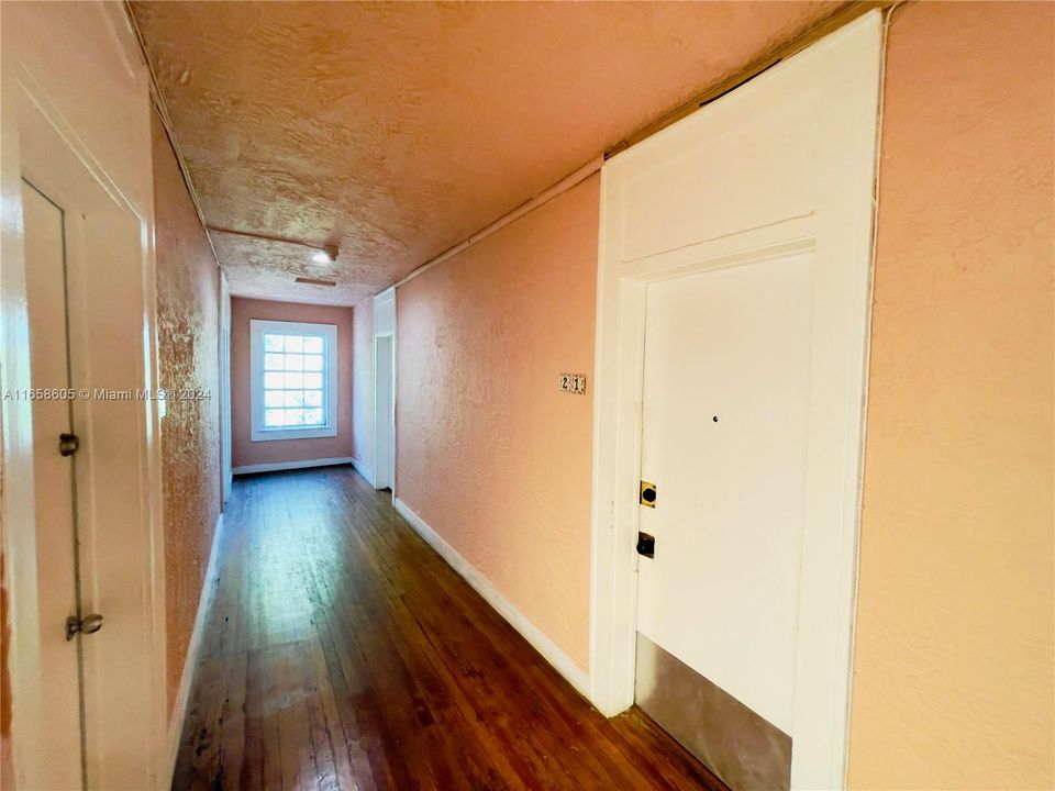 For Sale: $272,000 (2 beds, 1 baths, 530 Square Feet)