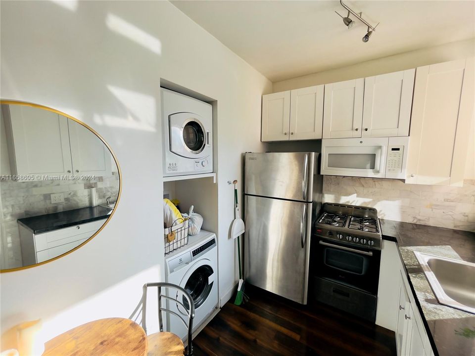 For Sale: $272,000 (2 beds, 1 baths, 530 Square Feet)