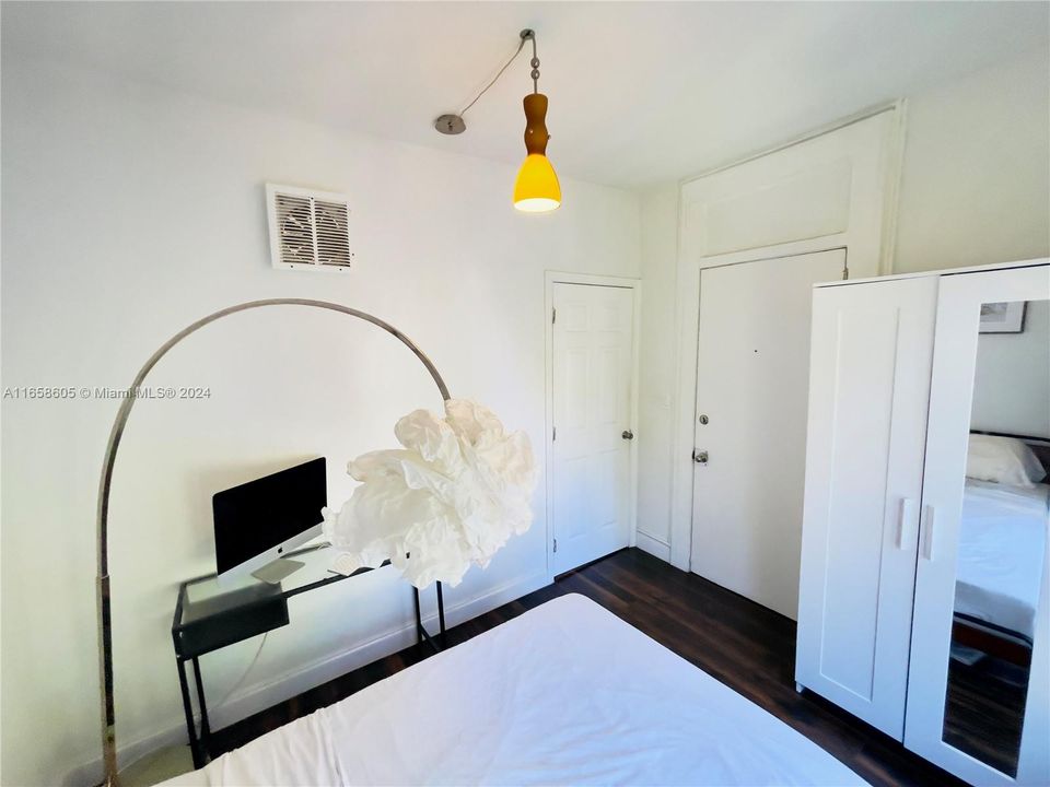 For Sale: $272,000 (2 beds, 1 baths, 530 Square Feet)