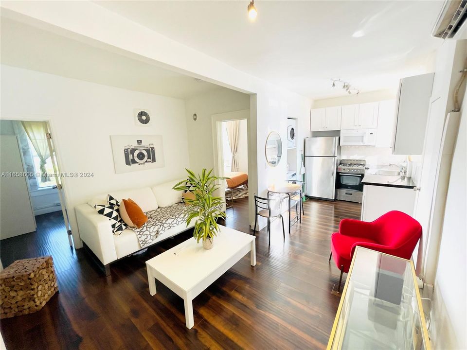 For Sale: $272,000 (2 beds, 1 baths, 530 Square Feet)