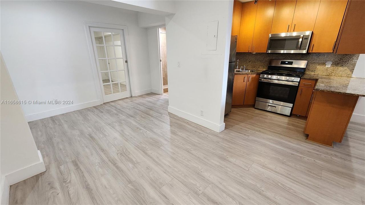 For Rent: $2,000 (1 beds, 1 baths, 563 Square Feet)