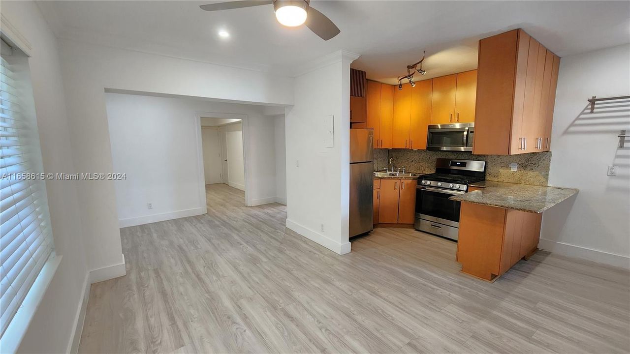 For Rent: $2,000 (1 beds, 1 baths, 563 Square Feet)