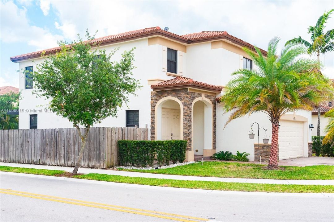 For Sale: $843,000 (3 beds, 2 baths, 2462 Square Feet)