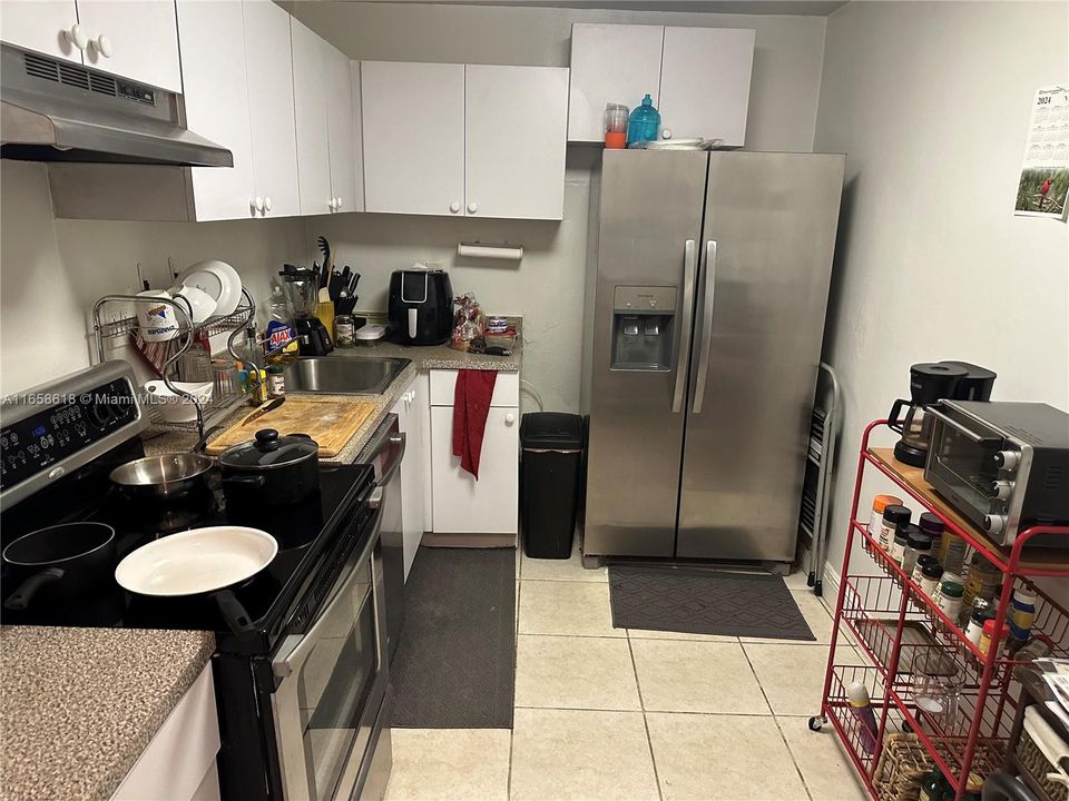 For Sale: $225,000 (1 beds, 1 baths, 661 Square Feet)