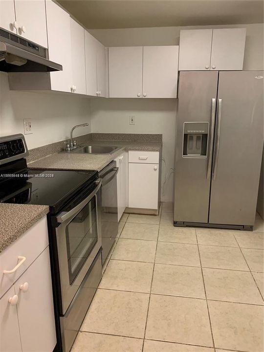 For Sale: $225,000 (1 beds, 1 baths, 661 Square Feet)