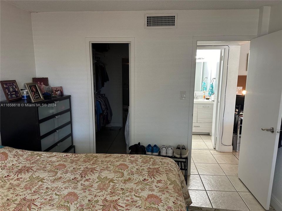 For Sale: $225,000 (1 beds, 1 baths, 661 Square Feet)