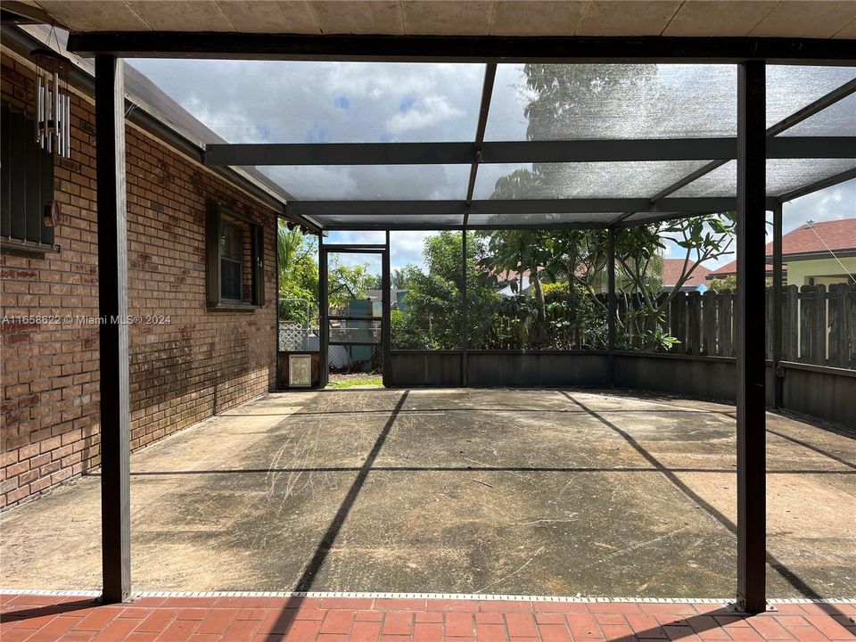 Covered terrace to Screened-in patio