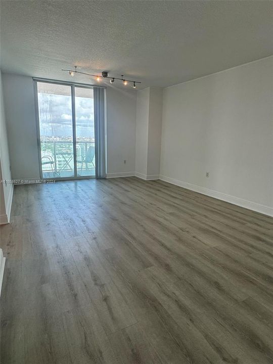 В аренду: $3,800 (2 спален, 2 ванн, 1128 Квадратных фут)