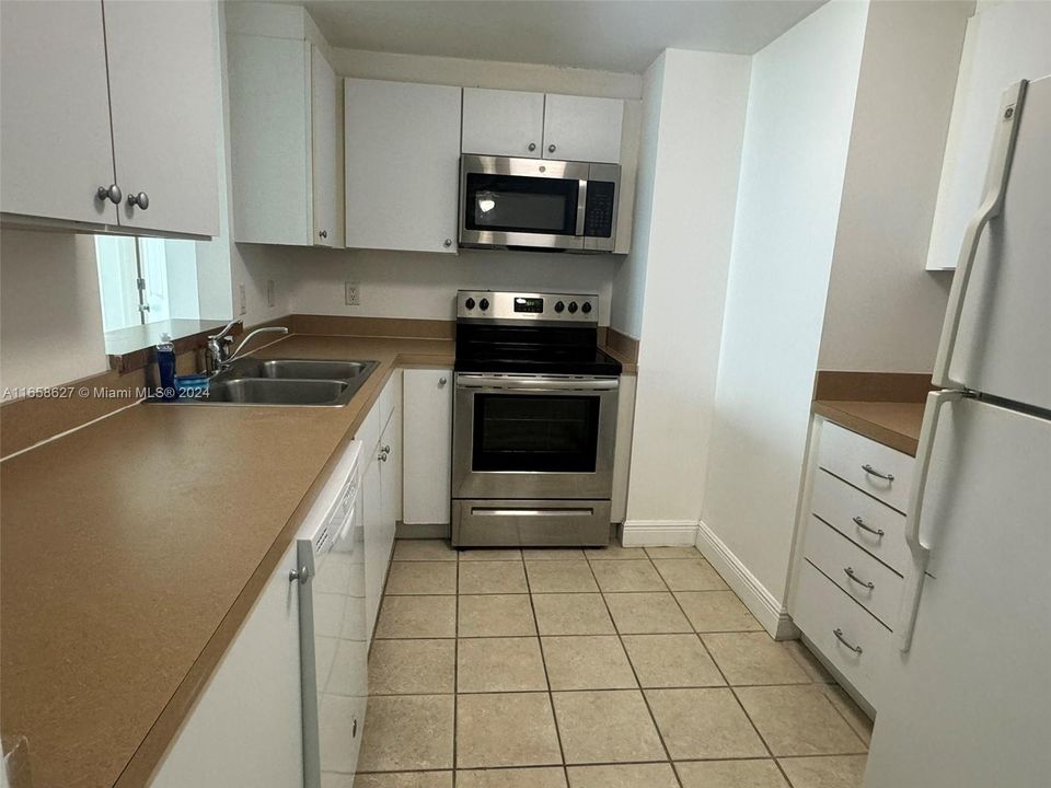 For Rent: $3,800 (2 beds, 2 baths, 1128 Square Feet)