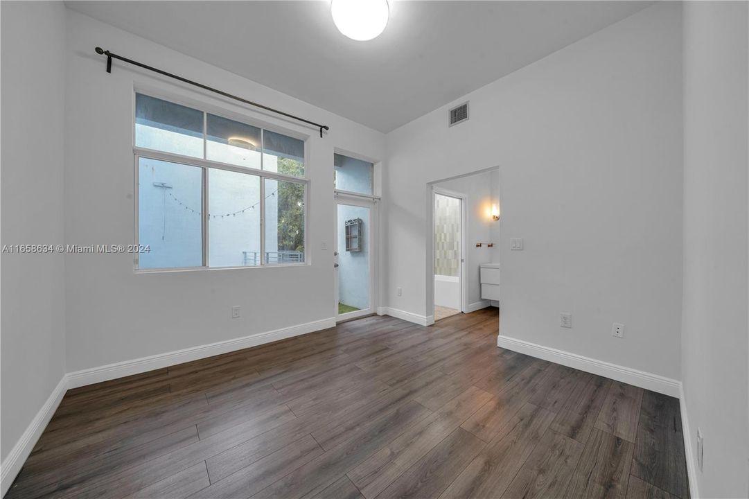 Недавно арендовано: $4,000 (1 спален, 2 ванн, 1121 Квадратных фут)