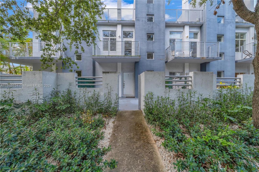 Недавно арендовано: $4,000 (1 спален, 2 ванн, 1121 Квадратных фут)