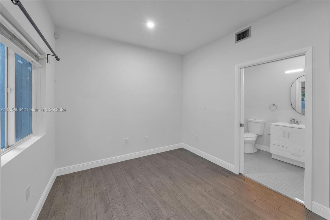 Недавно арендовано: $4,000 (1 спален, 2 ванн, 1121 Квадратных фут)